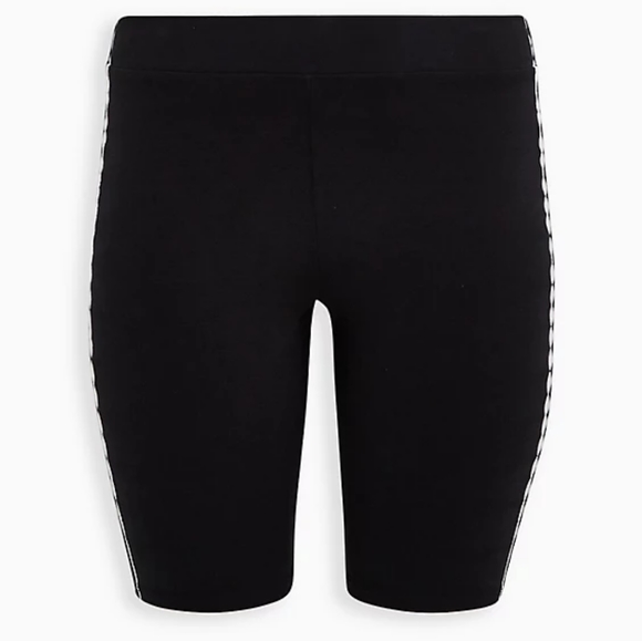 BLACK SIDE TIE DYE BIKER SHORT - Picture 5 of 5